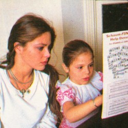 Орнелла Мути и её дочь Найке - 1983 год